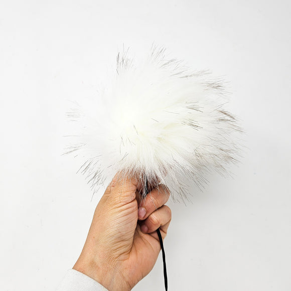 Arctic White 2.0 - Faux Fur Pom Poms