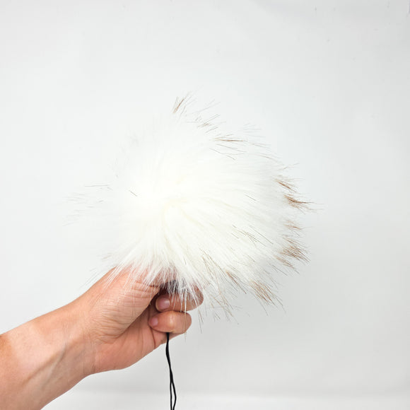 Arctic White 3.0 - Faux Fur Pom Poms