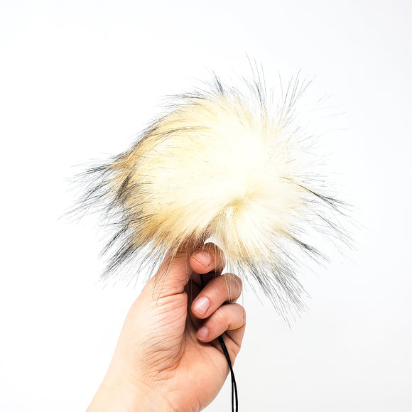 Vanilla Faux Fur Pom Poms (OLD LOT)
